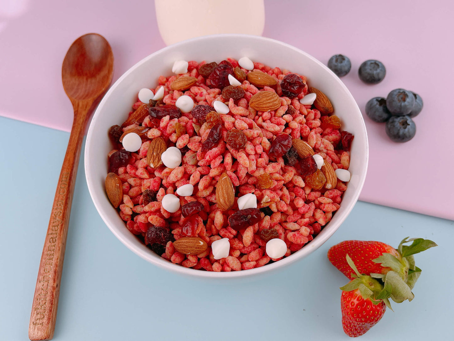 strawberry rice puff